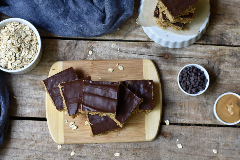 Gluten free peanut butter chewy bars with ingredients.