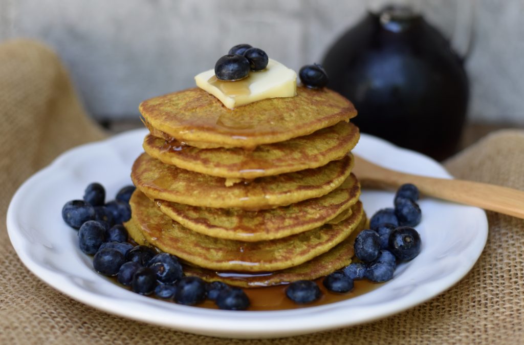 Quick healthy breakfast with oat pancakes.