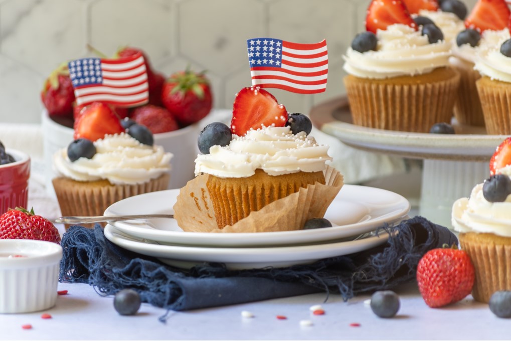 Keep the holidays healthy without compromising your diet.  Grain free 4th of July cupcakes shown.